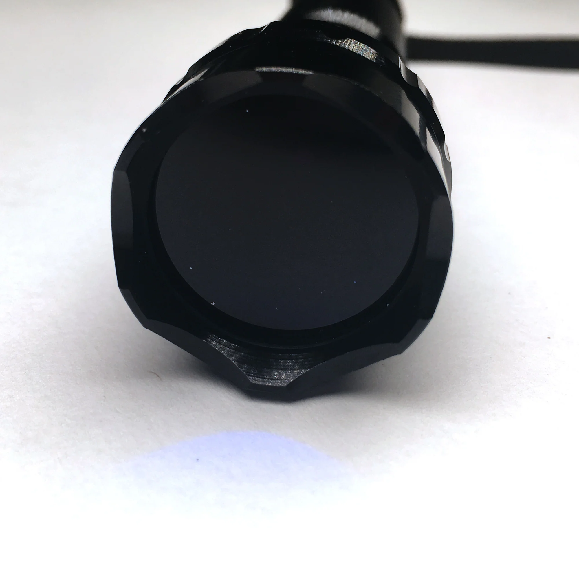 realUVâ„¢ LED Flashlight with BLACKOUTâ„¢ Filter Technology - Image 4